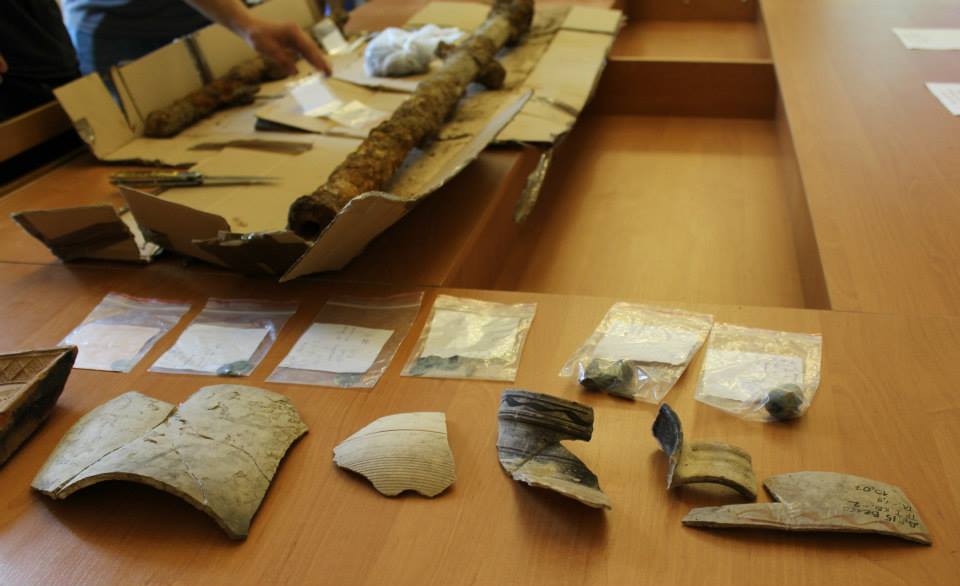 DrogMedia Найперші знахідки людських поховань виявлено на глибині усього 40 см