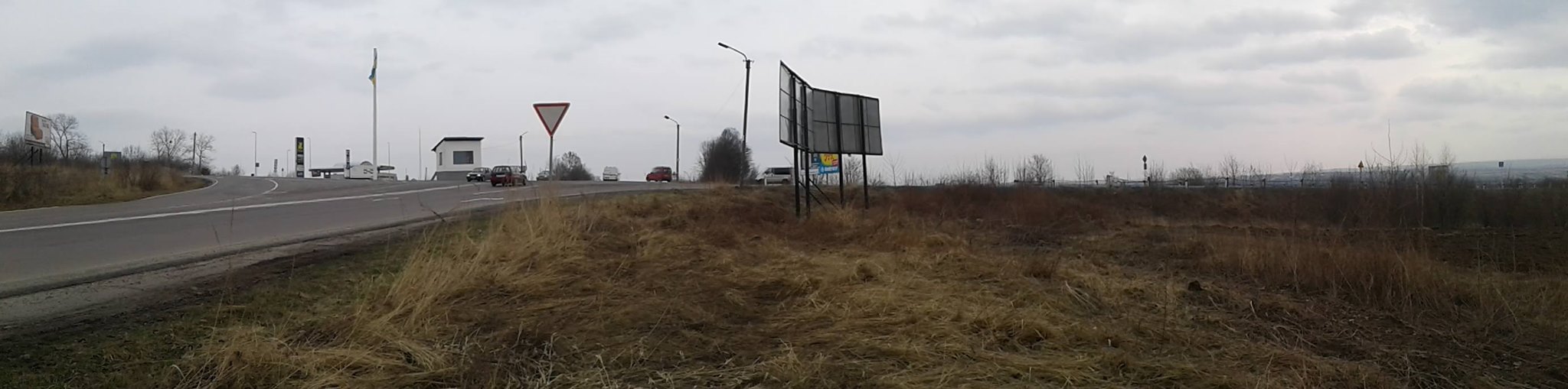 DrogMedia Поки чиновники з помпою «думають», активісти взялись за сокири і бензопили