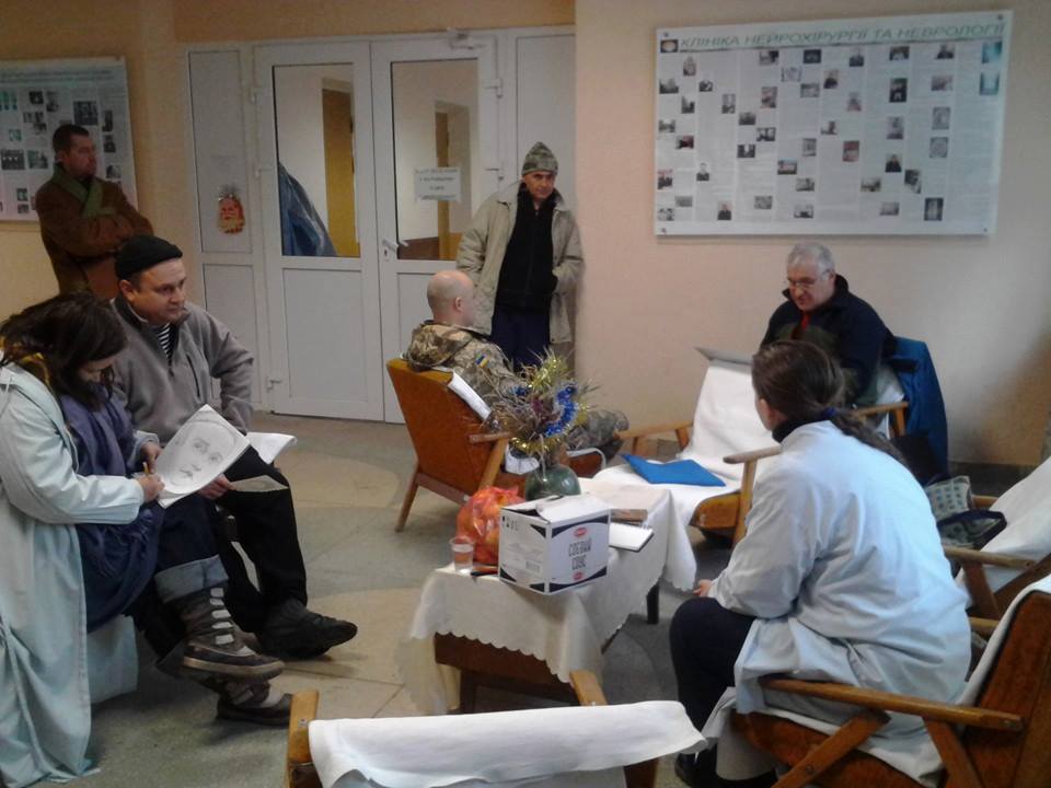 DrogMedia Художники з Дрогобича, Києва і Стамбула подарували пораненим бійцям часточку своєї душі