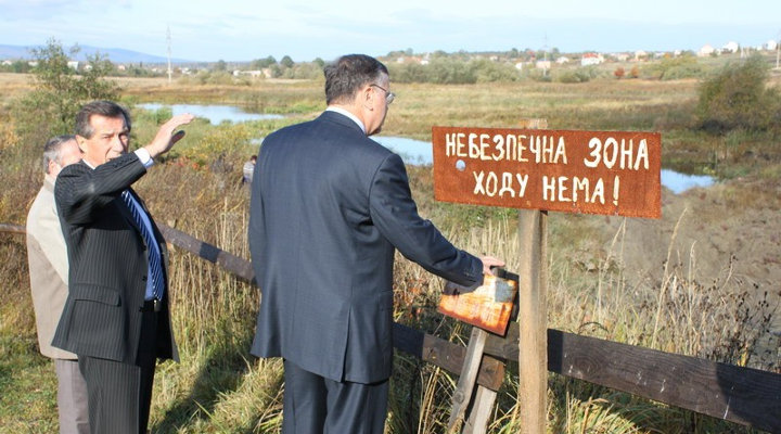 DrogMedia «Диво-дивне у Стебнику: з Києва одну «сім’ю» вигнали, у нашому місті друга «сім’я» завелась», - священик