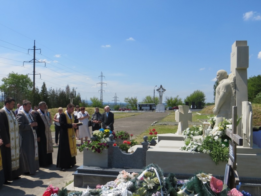 DrogMedia У Дрогобичі освятили пам’ятник загиблому бійцю АТО Ігорю Борису