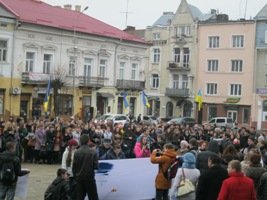 DrogMedia Ланцюги єднання, Паради вишиванок, смолоскипні марші, Мовні майдани – усе з його ініціативи