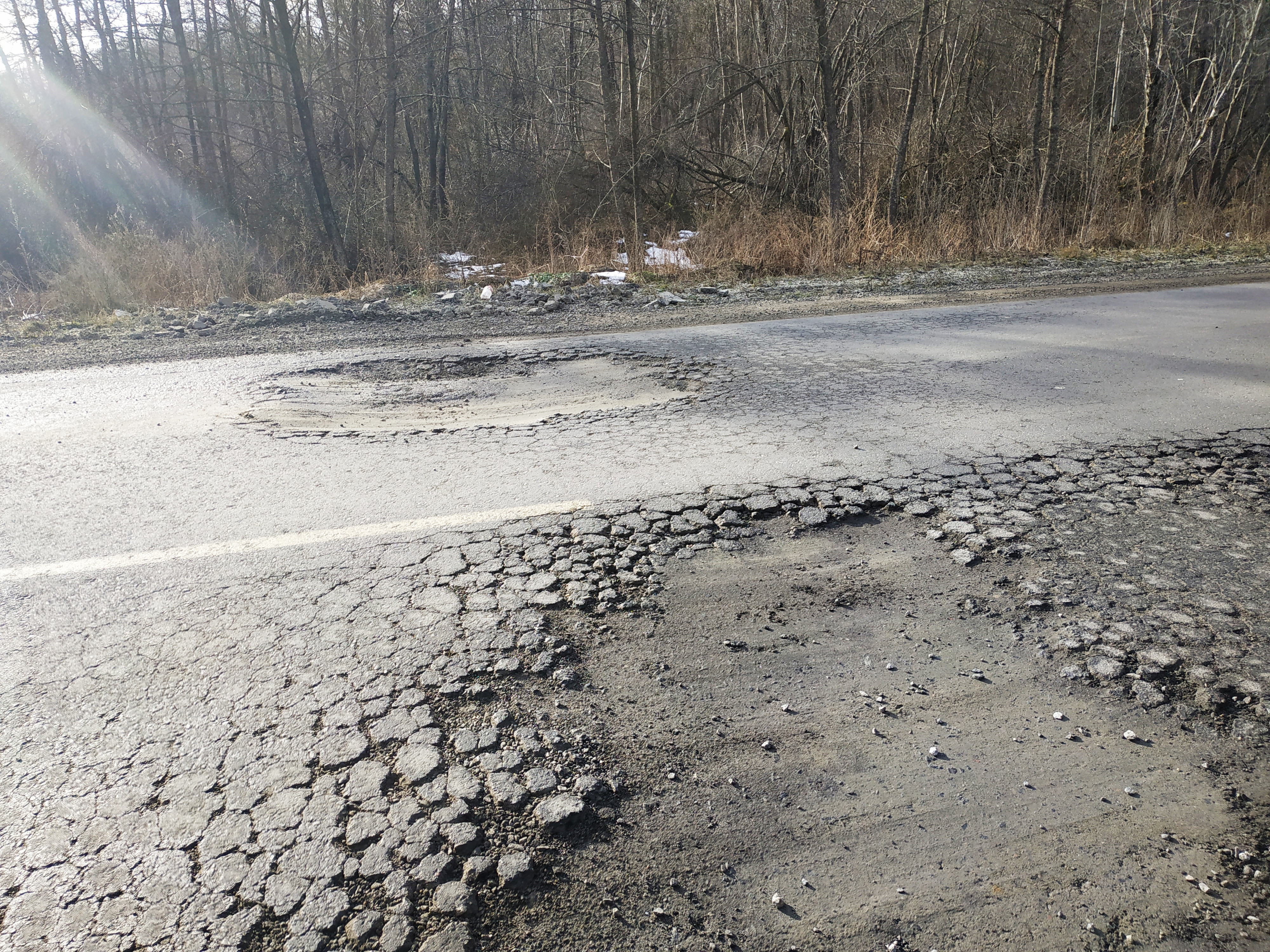 DrogMedia Ремонтують ремонтоване! На дорозі, в яку влітку вклали понад сто мільйонів гривень, знов працює фреза /фото/