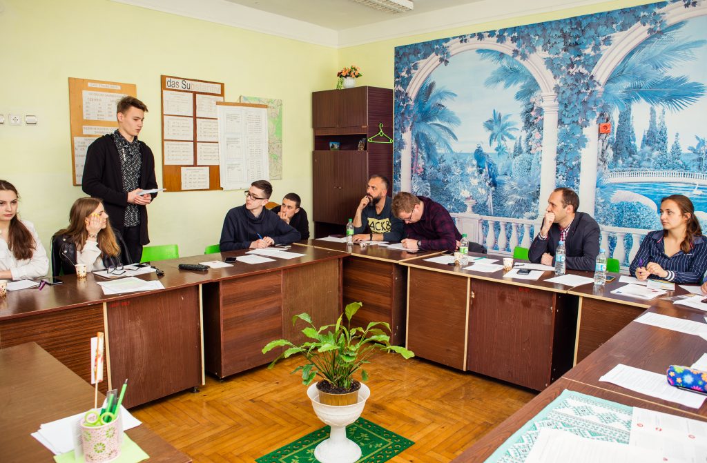 DrogMedia Дебатний турнір у Дрогобичі: учні проявили кмітливість, допиливість, чудову ерудицію!