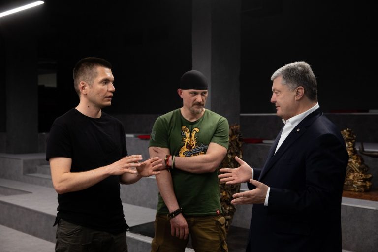 DrogMedia Фонду "Повернись живим" та волонтеру Богданові Масляку Порошенко передасть по 870 тис.грн