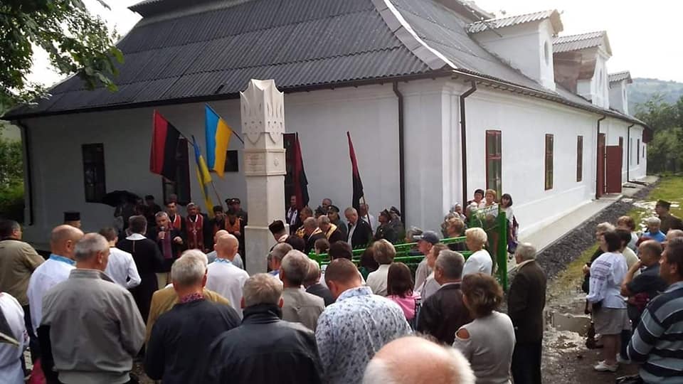 DrogMedia Більше сотні закатованих! В Підбужі на території катівні встановлено пам'ятний знак