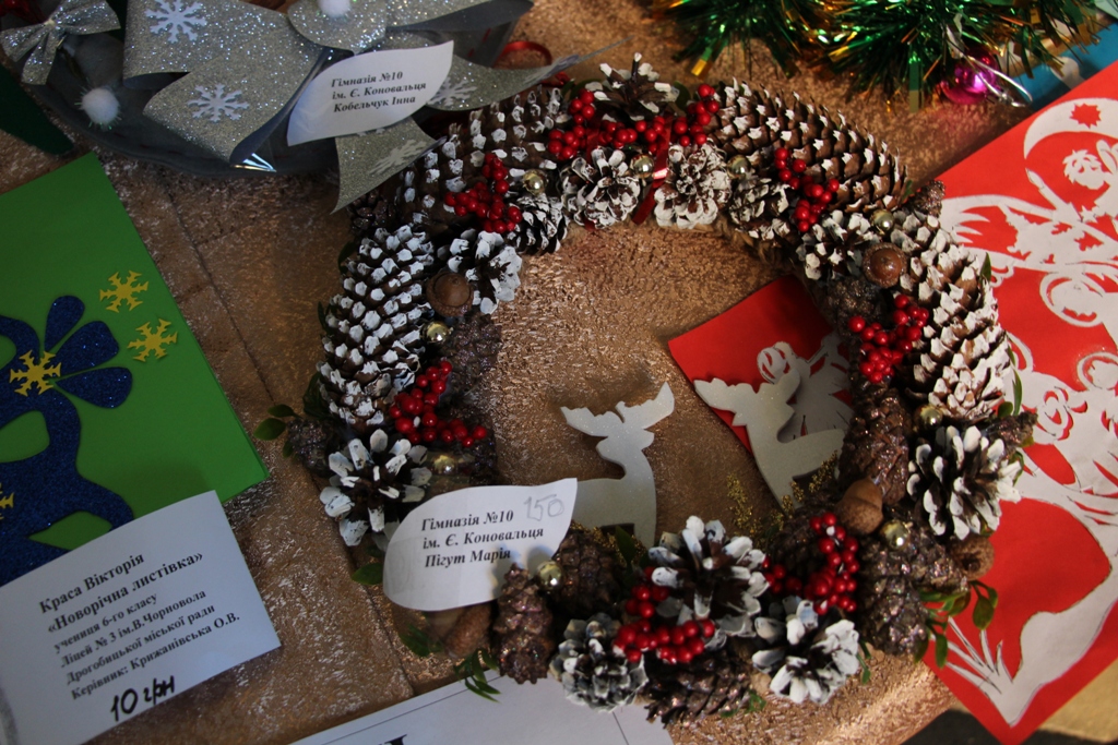 DrogMedia Новорічні прикраси власноруч виготовили діти. Ви можете придбати будь-яку уподобану