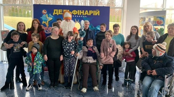 DrogMedia Особливі діти зі Стебника зустріли свято Миколая разом із дельфінами 