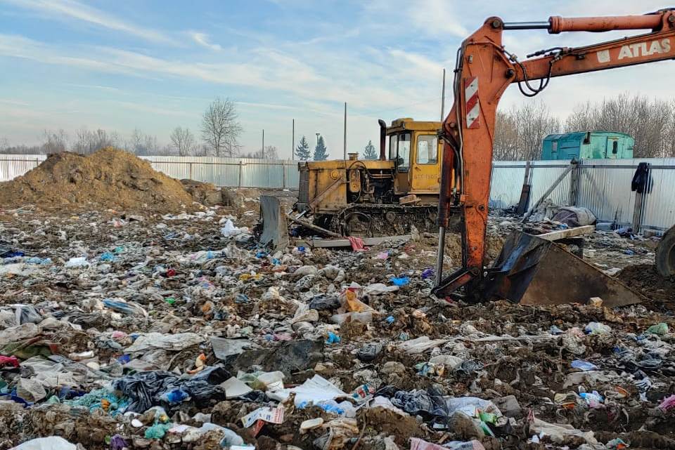 DrogMedia СБУ взялося за стихійне сміттєзвалище у Дрогобичі: проведено обшуки, вилучено документацію