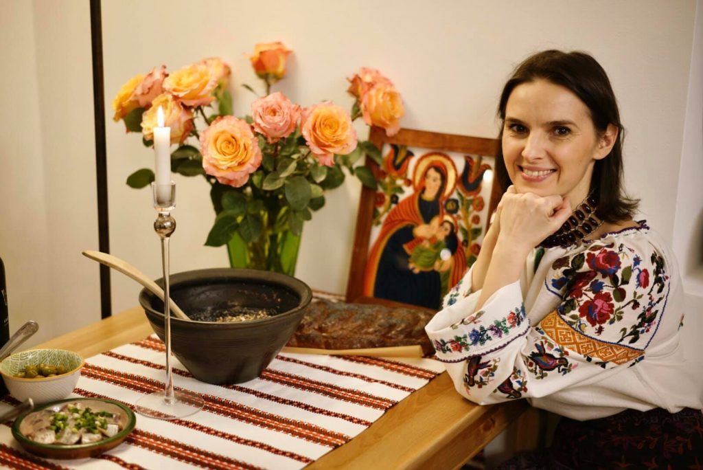 Оксана ЛИНІВ: «Село Опака - для мене особливе місце сили, тут я відчуваю духовний зв'язок із своїм корінням» 9 DrogMedia Оксана ЛИНІВ: «Село Опака - для мене особливе місце сили, тут я відчуваю духовний зв'язок із своїм корінням»