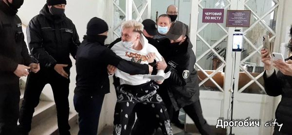 DrogMedia В Дрогобич на сесію - як на закриту вечірку: тільки по запрошеннях