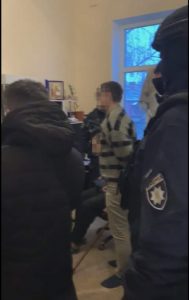 DrogMedia У Дрогобичі правоохоронці взяли під варту зловмисника, підозрюваного у незаконному збуті метадону