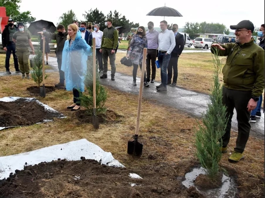 DrogMedia Прем’єр-міністр Республіки Естонія з візитом відвідала район проведення ООС