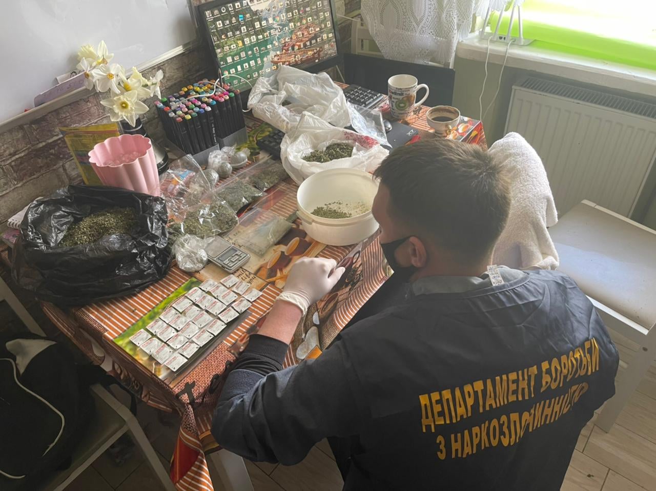DrogMedia Правоохоронці викрили злочинну групу на Дрогобиччині, учасники якої причетні до виготовлення та розповсюдження наркотиків і психотропів