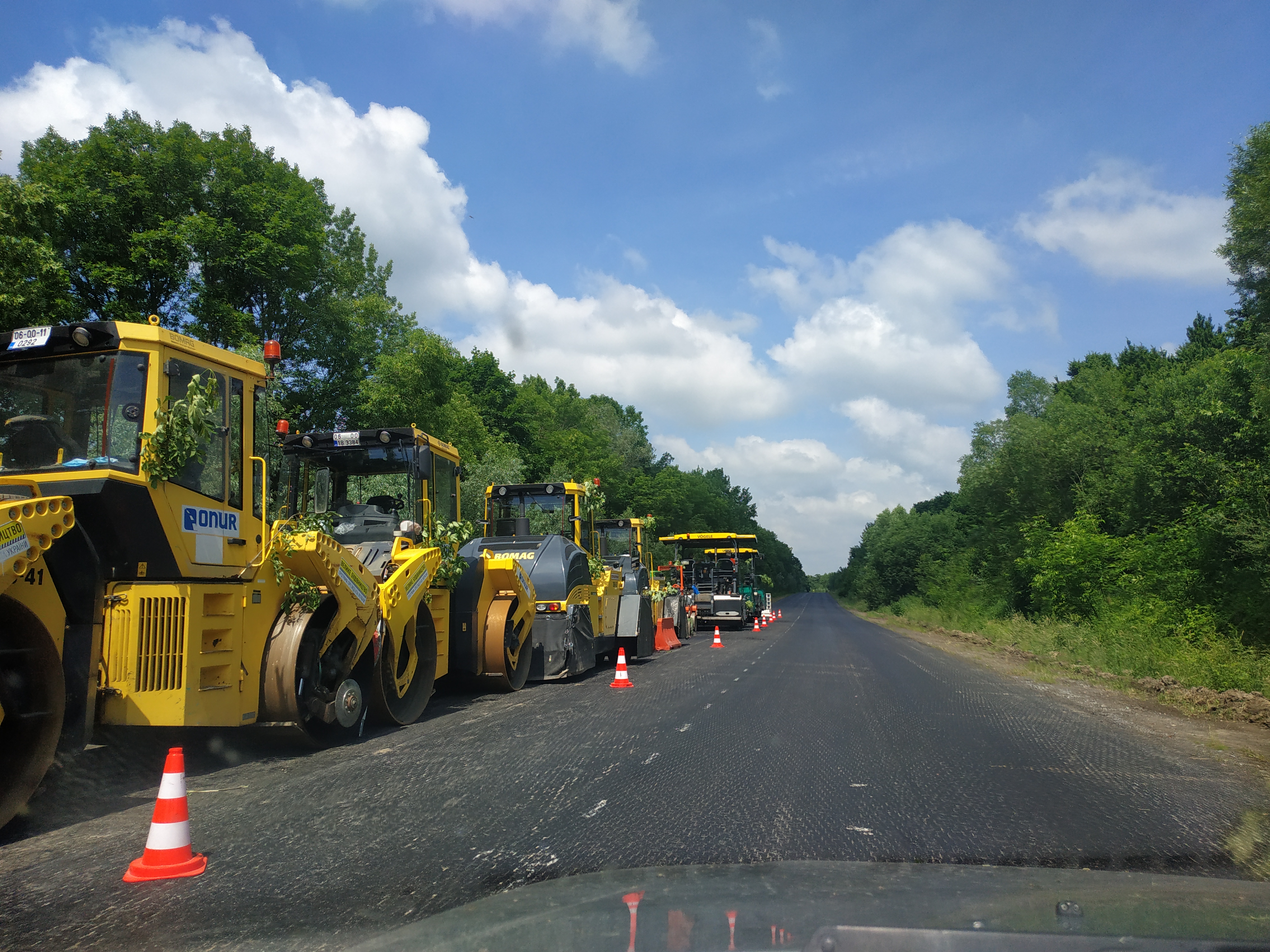 DrogMedia Зелені свята на Дрогобиччині: "замаївся" навіть "ОНУР" (фото дня)