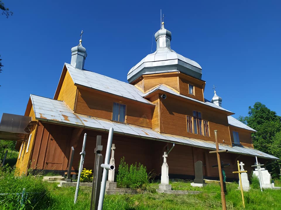 DrogMedia Веломандрівка у Довге Гірське: сакральна спадщина, найвищий водоспад Львівщини, цвіт водяної лілії, закинута дамба та непідкорена Гора Небесної Сотні