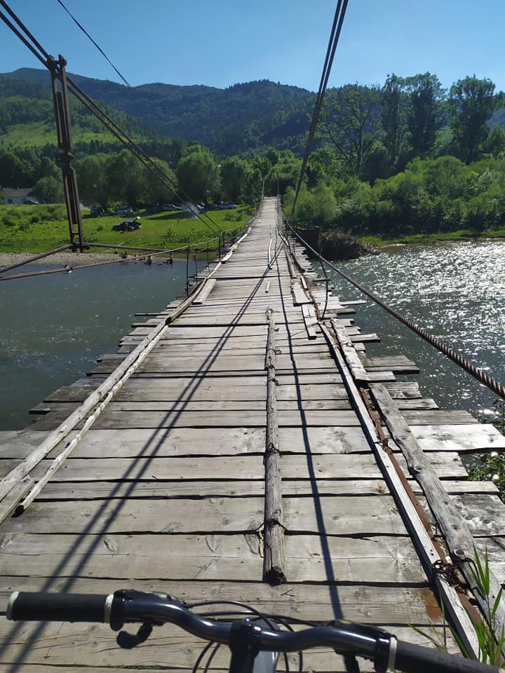 Веломандрівка у Довге Гірське: сакральна спадщина, найвищий водоспад Львівщини, цвіт водяної лілії, закинута дамба та непідкорена Гора Небесної Сотні 23 DrogMedia Веломандрівка у Довге Гірське: сакральна спадщина, найвищий водоспад Львівщини, цвіт водяної лілії, закинута дамба та непідкорена Гора Небесної Сотні