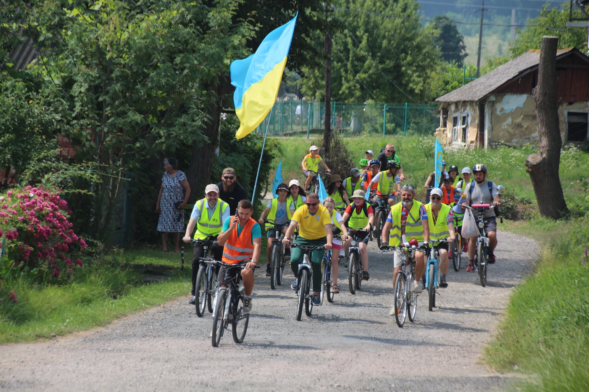 DrogMedia У Лішні відбувся велопробіг, присвячений 30-тій річниці Незалежності