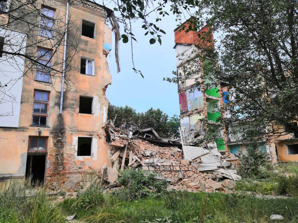 DrogMedia У будинку на Грушевського,101/1 обвалився 2-ий під'їзд