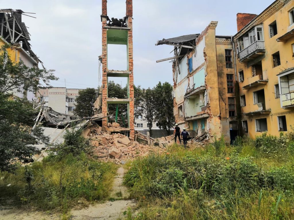 DrogMedia У будинку на Грушевського,101/1 обвалився 2-ий під'їзд