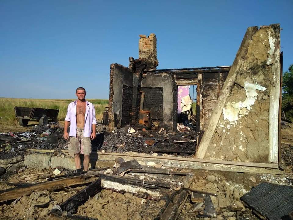 DrogMedia В селі Ясениця-Сільна згорів будинок: люди потребують допомоги!