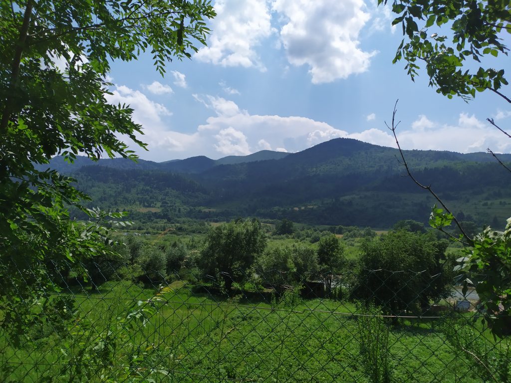Веломандрівка у Довге Гірське: сакральна спадщина, найвищий водоспад Львівщини, цвіт водяної лілії, закинута дамба та непідкорена Гора Небесної Сотні 29 DrogMedia Веломандрівка у Довге Гірське: сакральна спадщина, найвищий водоспад Львівщини, цвіт водяної лілії, закинута дамба та непідкорена Гора Небесної Сотні