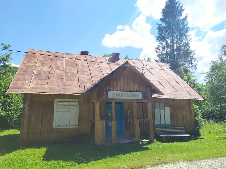 DrogMedia Веломандрівка в село Майдан: доменна піч, панська вілла та костел, якому не судилося стати храмом