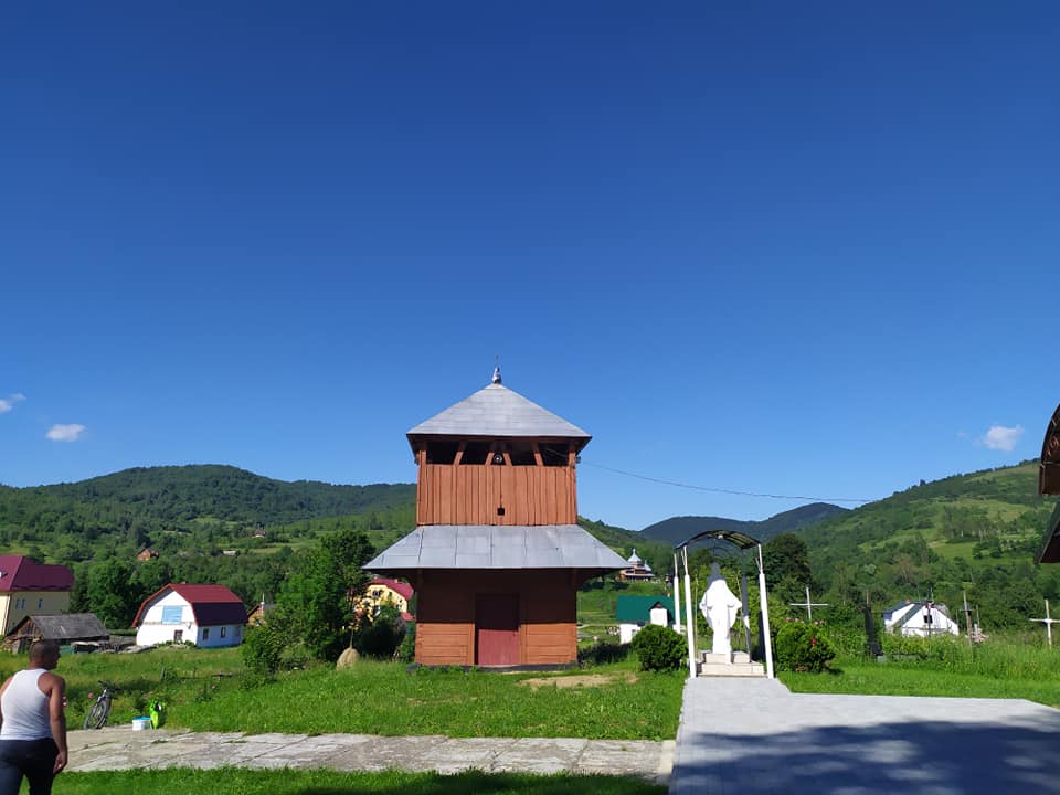 дзвіниця в селі Довге Гірське