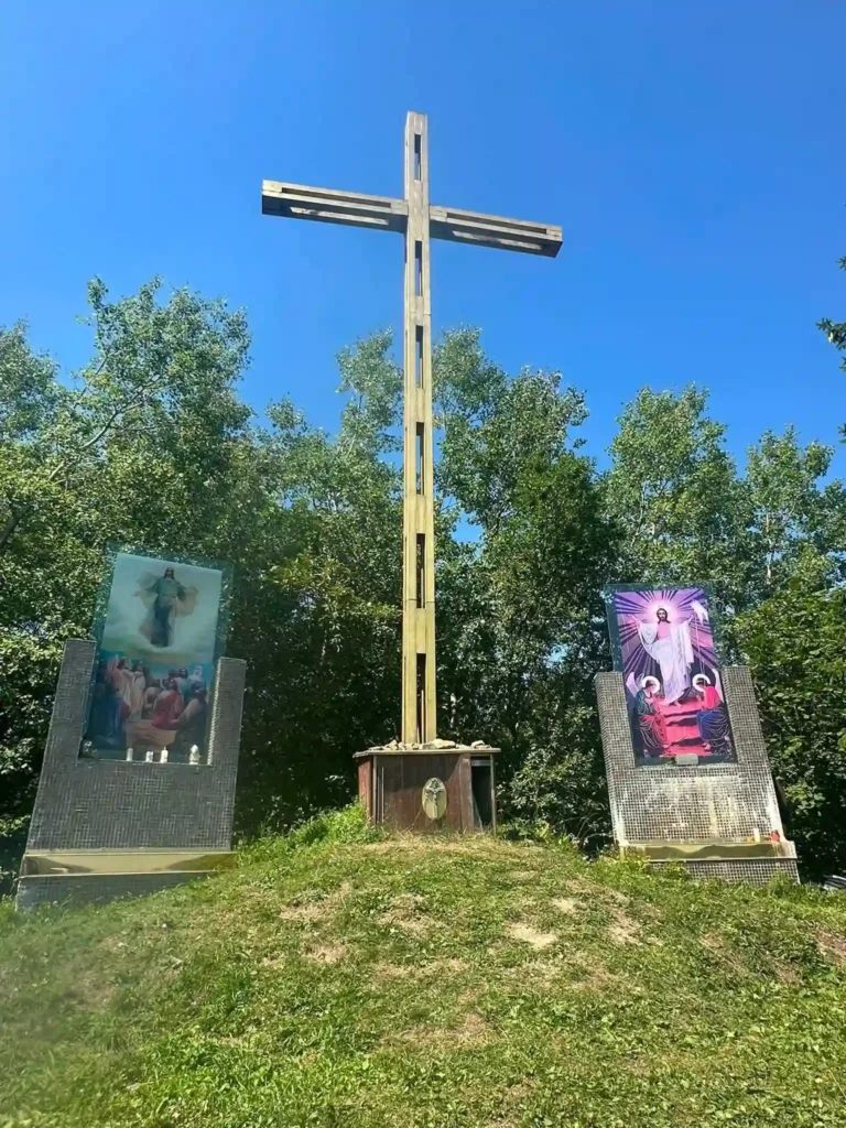 Веломандрівка у Довге Гірське: сакральна спадщина, найвищий водоспад Львівщини, цвіт водяної лілії, закинута дамба та непідкорена Гора Небесної Сотні 8 DrogMedia Веломандрівка у Довге Гірське: сакральна спадщина, найвищий водоспад Львівщини, цвіт водяної лілії, закинута дамба та непідкорена Гора Небесної Сотні