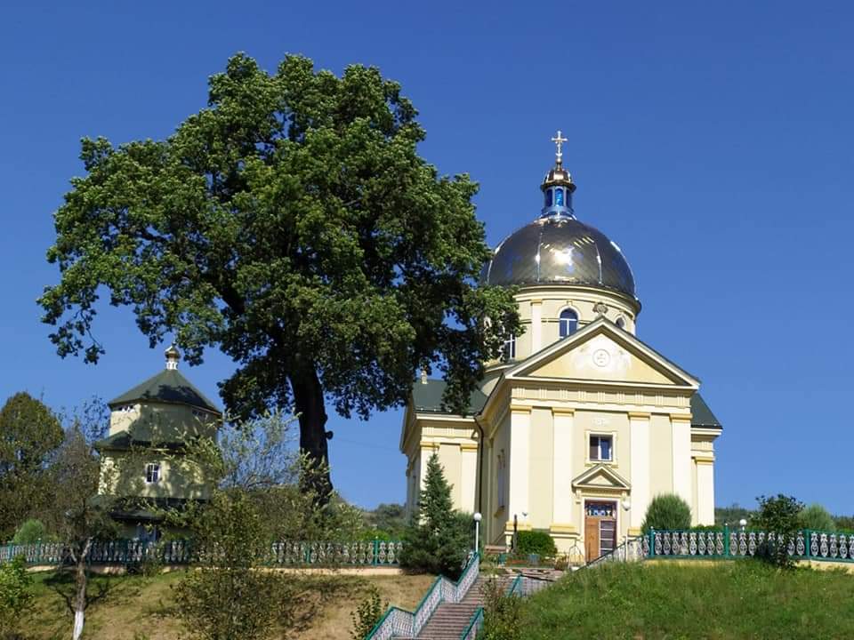 DrogMedia Веломандрівка в село Сторона: храм відомого архітектора, місце баталій, описане Франком, благополуччя та мальовничі пейзажі