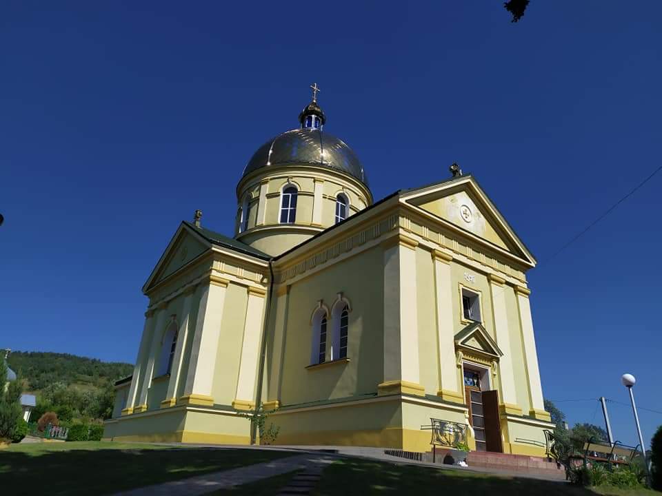 DrogMedia Веломандрівка в село Сторона: храм відомого архітектора, місце баталій, описане Франком, благополуччя та мальовничі пейзажі
