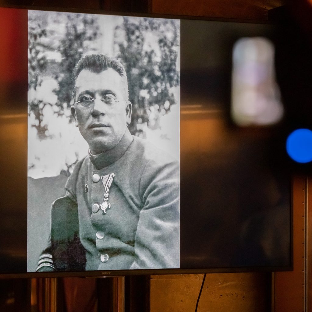 DrogMedia Глава УГКЦ передав Національному музею «Золотий хрест заслуг», який отримав у дар від дрогобичанки