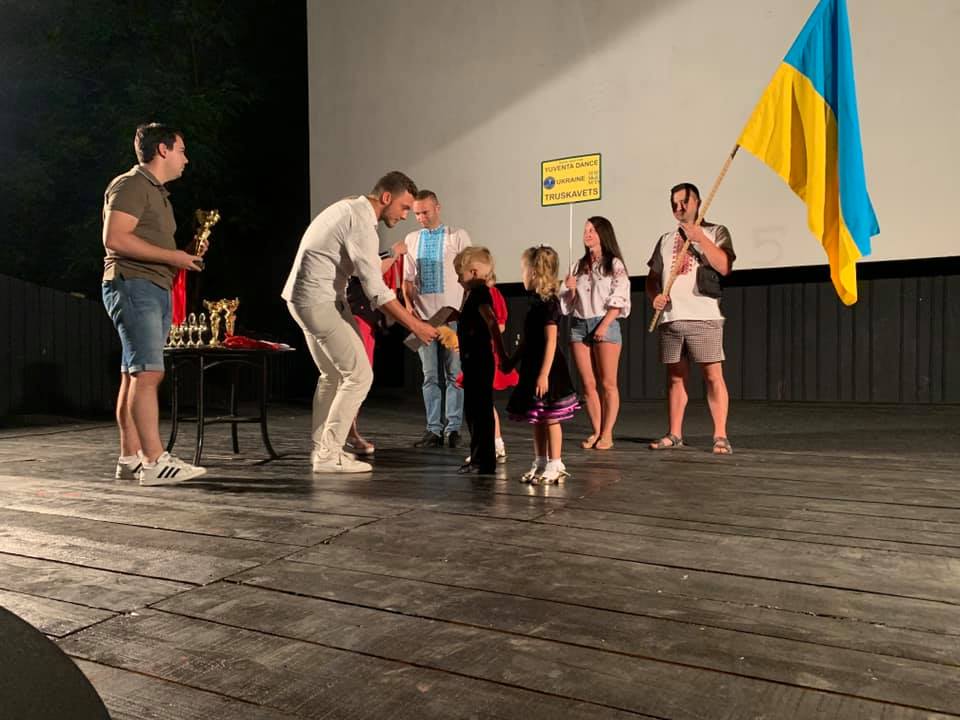 DrogMedia Феєричний виступ трускавецьких танцюристів у Чорногорії