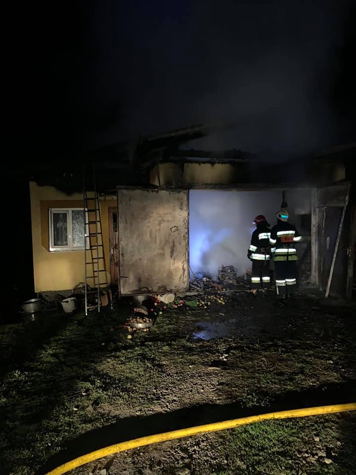 DrogMedia У Лішні горіла хата, а в  Ясениці-Сільній  - гараж