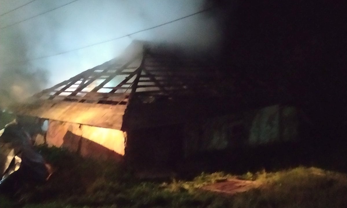 DrogMedia У Лішні горіла хата, а в  Ясениці-Сільній  - гараж