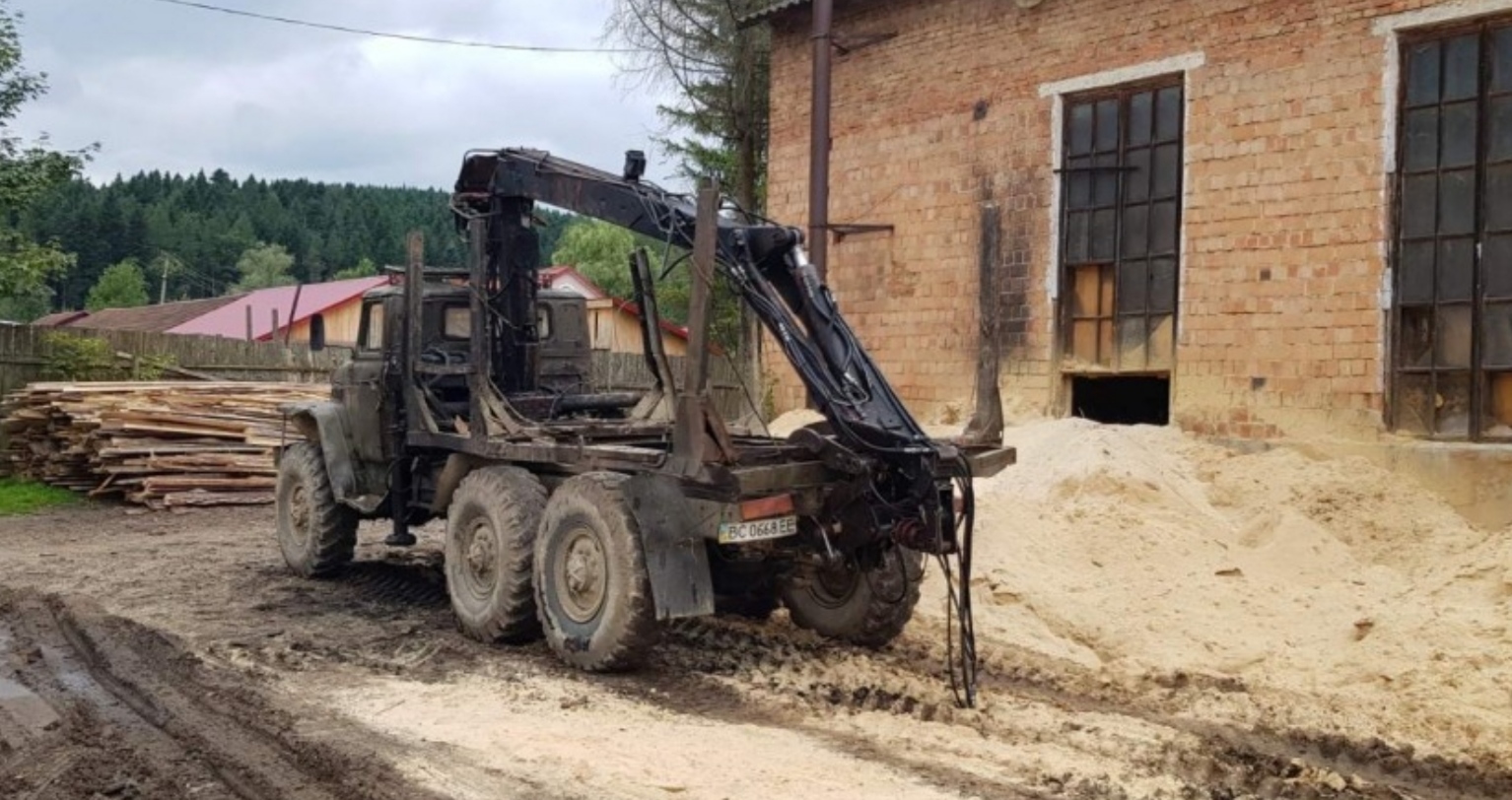 DrogMedia У Підбужі виявили нелегальну лісопильню та необліковану деревину