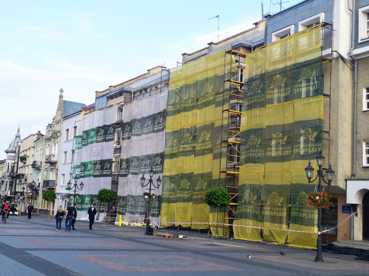 DrogMedia До Дня Дрогобича на площі оновлять ще 2 фасади