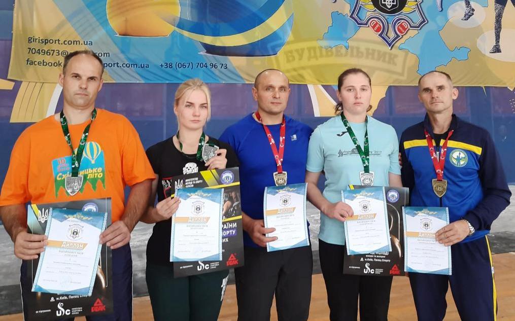 З села – на п'єдестал Європи: історія тренера і його вихованців зі Східницької ТГ 2 Андрій Багрій (крайній зліва) – срібний призер Чемпіонату України з гирьового спорту, вересень, 2021 рік.