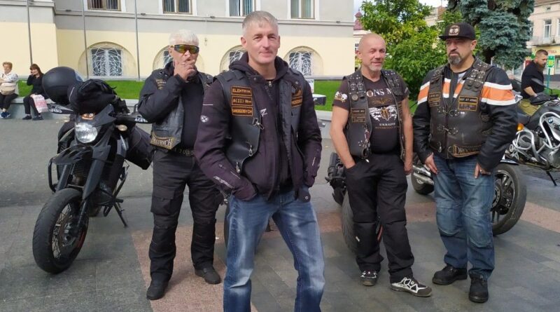 Байкерський клуб «Бульдоги»