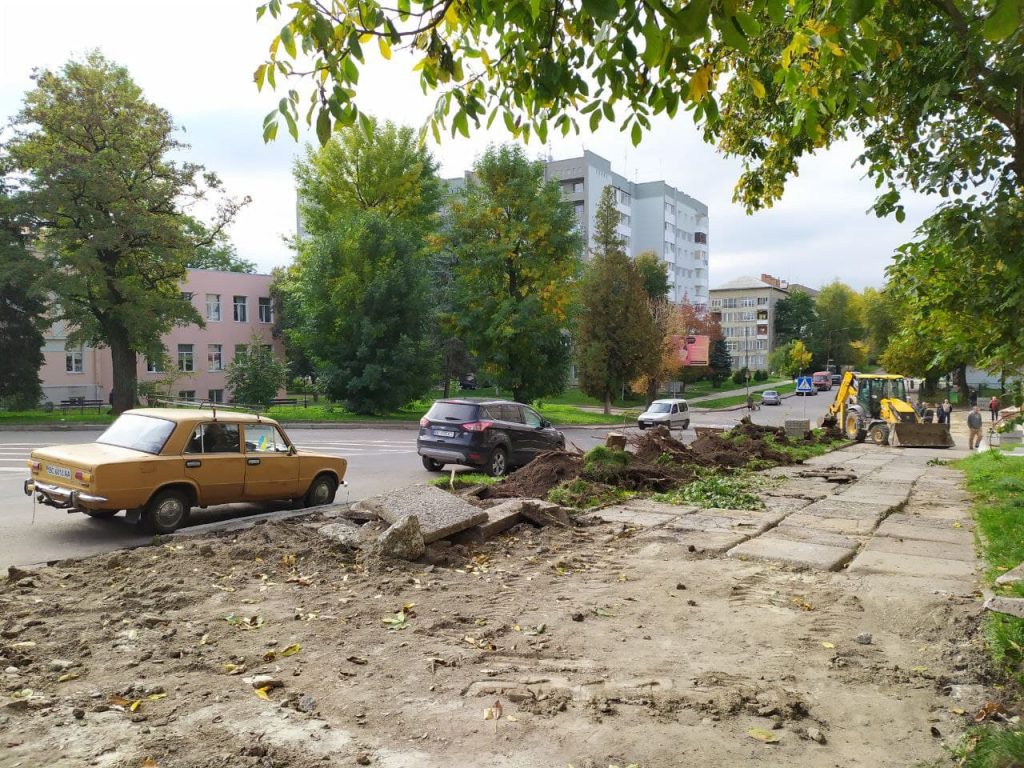 DrogMedia ФОТОФАКТ: на вул.Бориславській зрізали дерева
