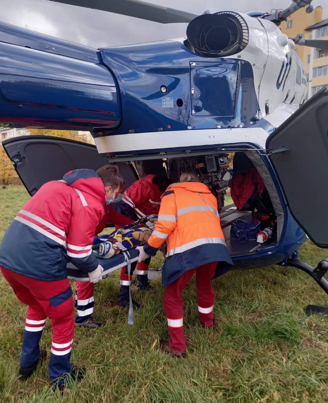 DrogMedia Поліцейський гелікоптер доставив до Львова 7-річного пацієнта