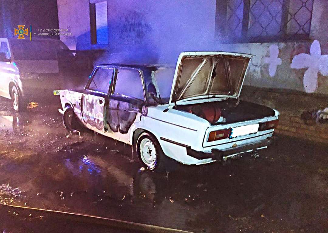 DrogMedia У Дрогобичі горів автомобіль