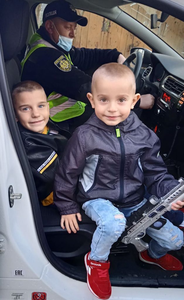 DrogMedia У Бориславі поліцейські  здійснили мрію 11-річного хлопчика 