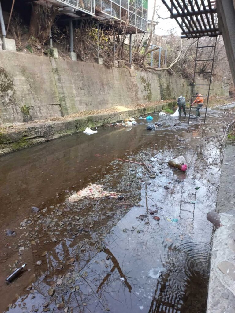 2 тонни сміття витягнули із бориславської річки Тисмениці 3 DrogMedia 2 тонни сміття витягнули із бориславської річки Тисмениці