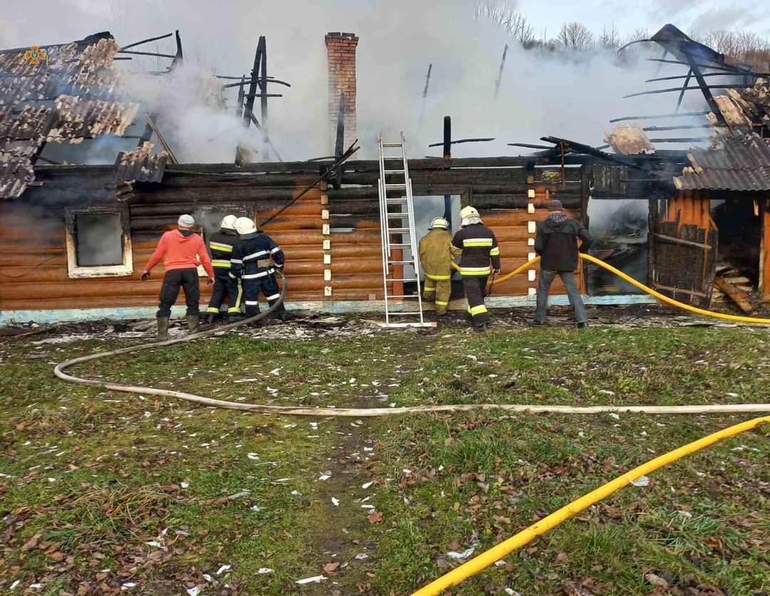 DrogMedia В Опаці та Головському згоріли житлові будинки