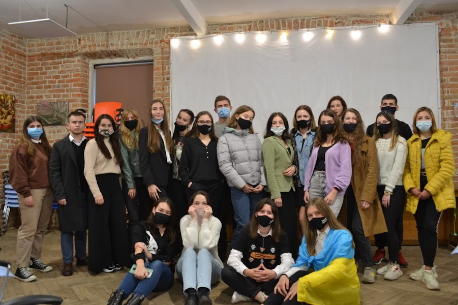 DrogMedia Троє дівчат з Дрогобича обрали волонтерство як спосіб змінити світ на краще