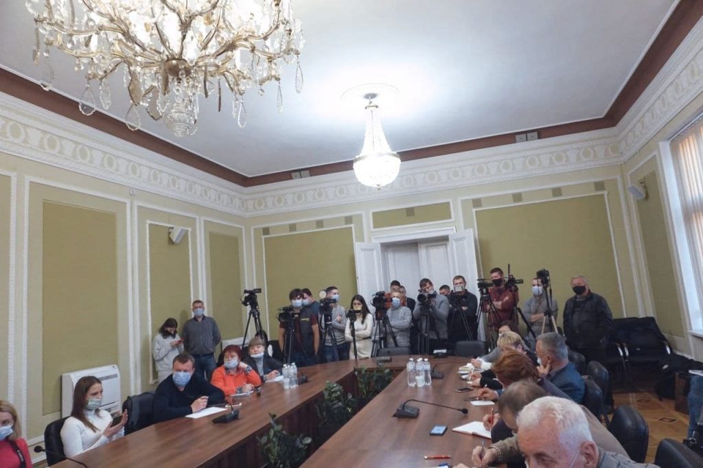 DrogMedia Юлія Тимошенко у Львові відвідала ковідну лікарню та спілкувалася із журналістами області