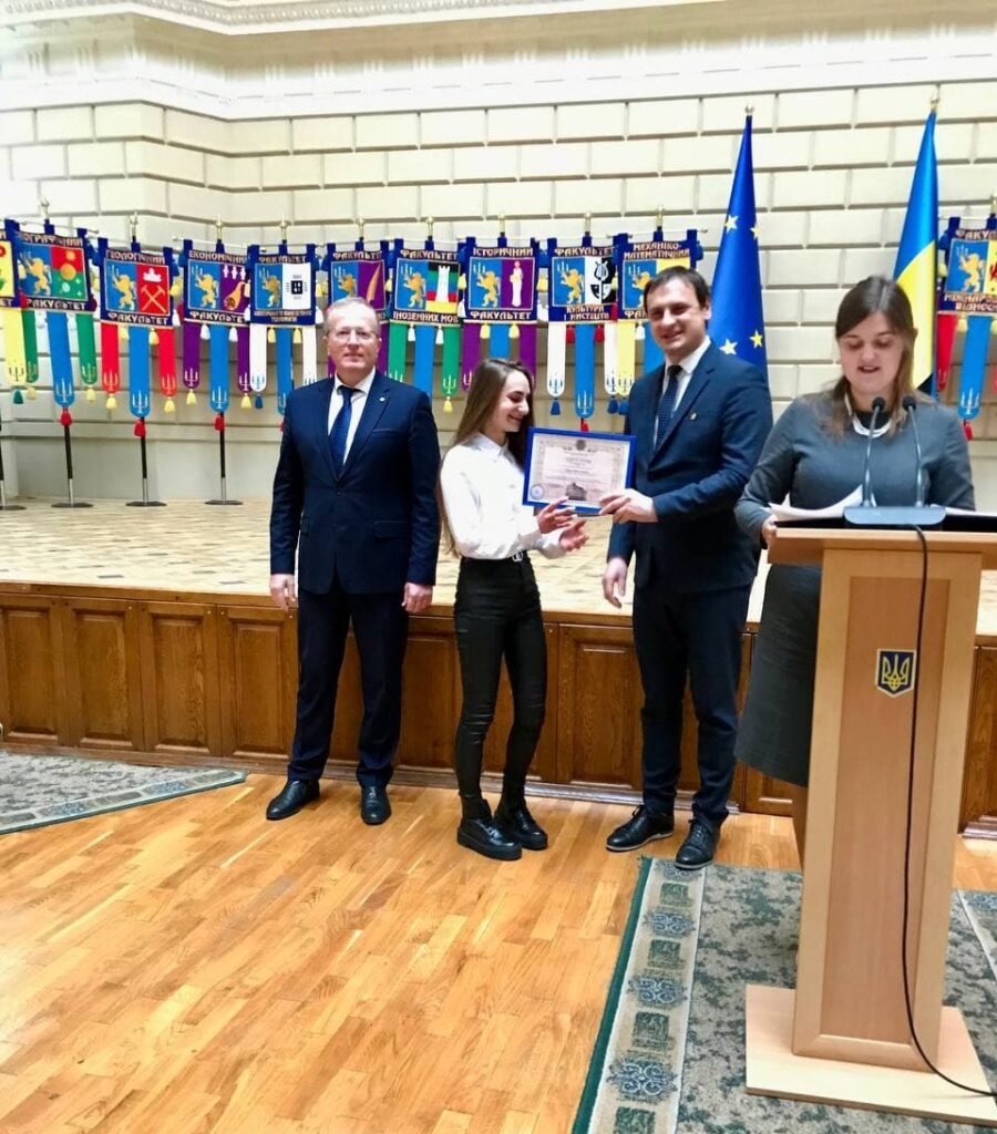 DrogMedia Студентка Дрогобицького вишу Ірина Середяк – лауреатка обласної премії імені Чорновола