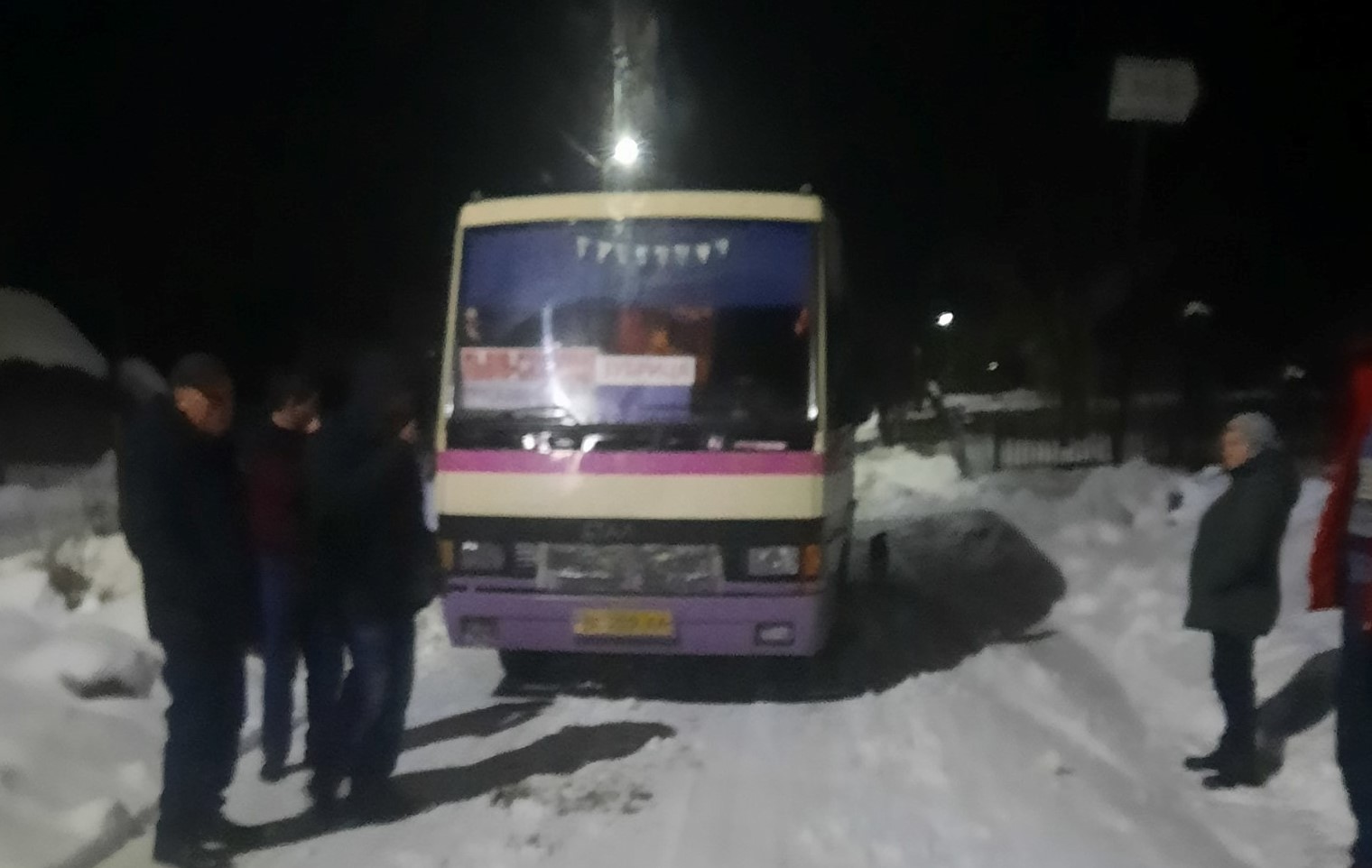 DrogMedia На Дрогобиччині перевізники відмовляються їхати в гірські села через стан доріг