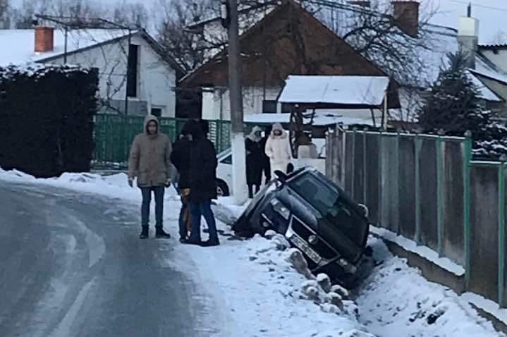 DrogMedia У Меденичах за 2 тижні в кювет злетіло вже четверте авто